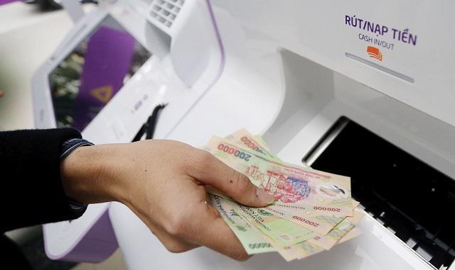 Dùng căn cước công dân giả rút tiền ngân hàng: Nhà băng và nhà mạng đều bị lừa